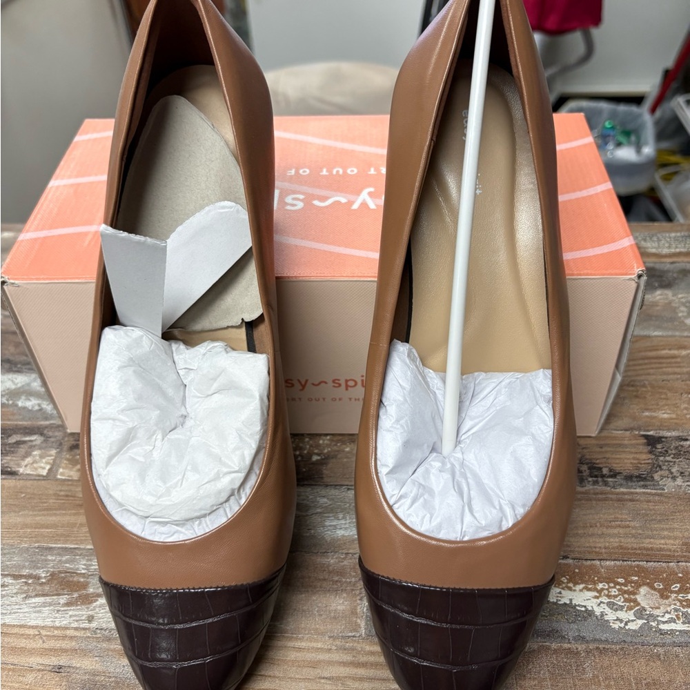 Easy Spirit Two-Tone Brown Heels
